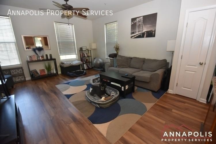 807 Croggan Cres - Photo 5 of 18