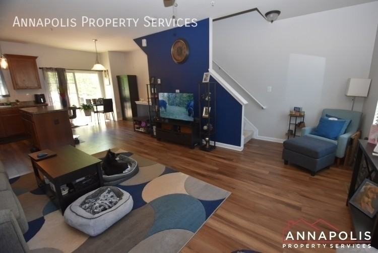 807 Croggan Cres - Photo 7 of 18