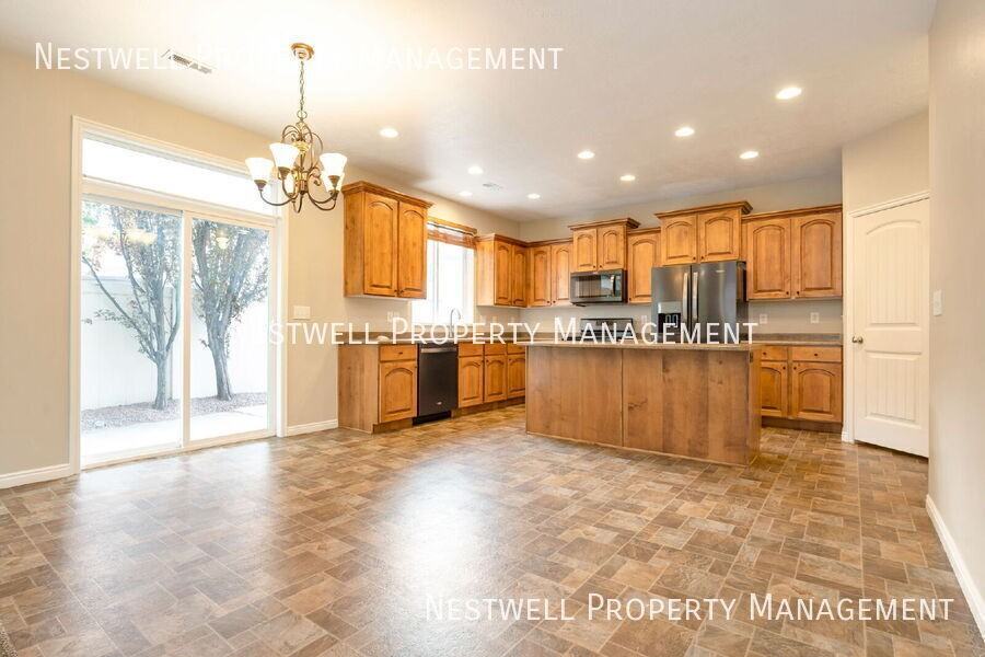 1072 N Skipton Dr - Photo 2 of 30