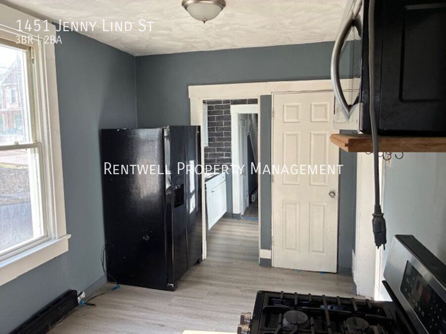 1451 Jenny Lind St - Photo 3 of 12