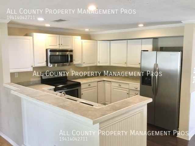 856 32nd St - Photo 5 of 15