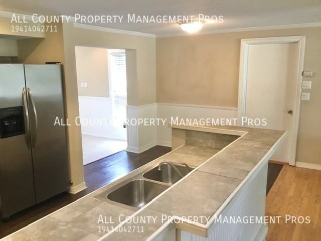 856 32nd St - Photo 6 of 15