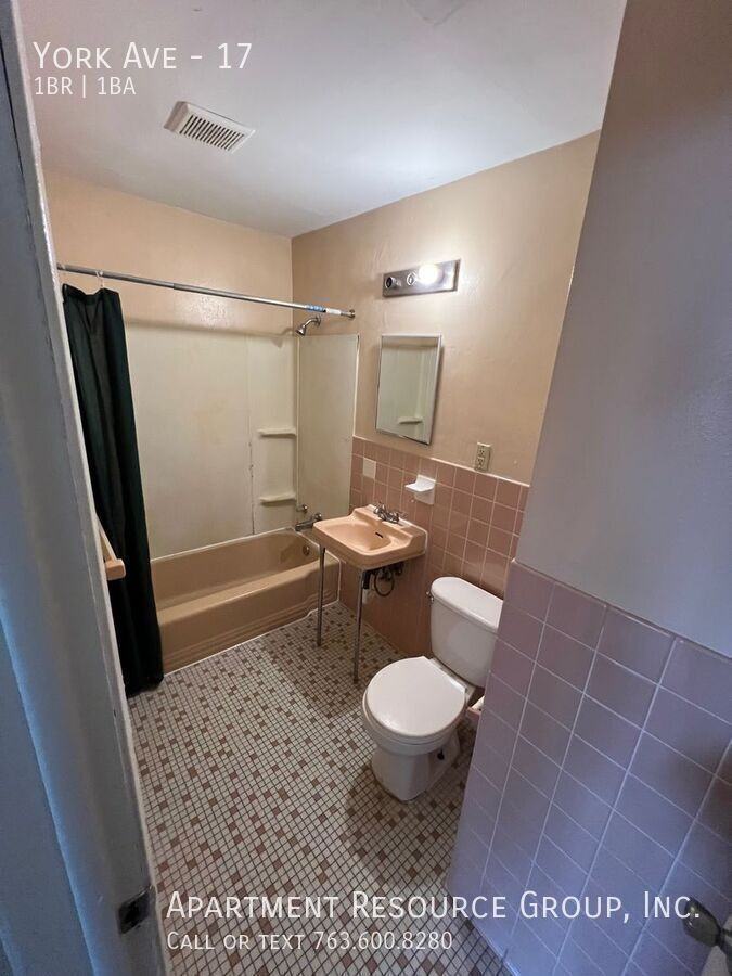 York Ave #17 - Photo 5 of 11