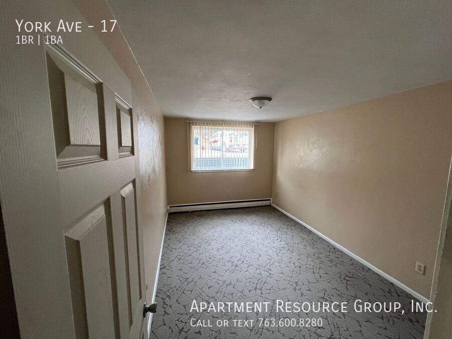 York Ave #17 - Photo 6 of 11