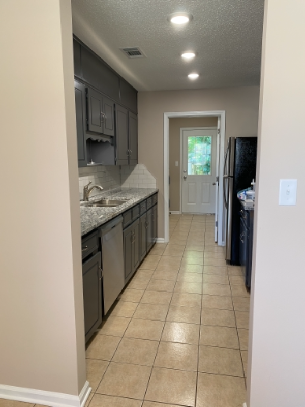 1103 W Myrtle St #A - Photo 2 of 10