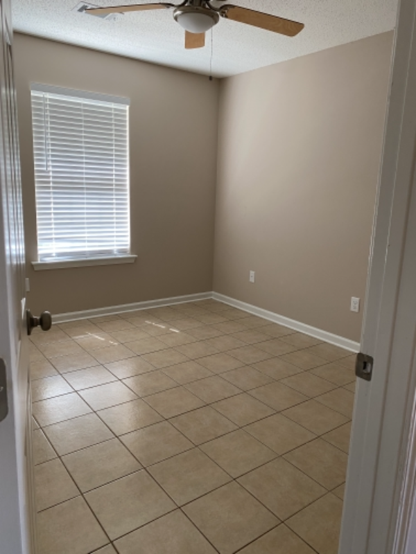 1103 W Myrtle St #A - Photo 4 of 10