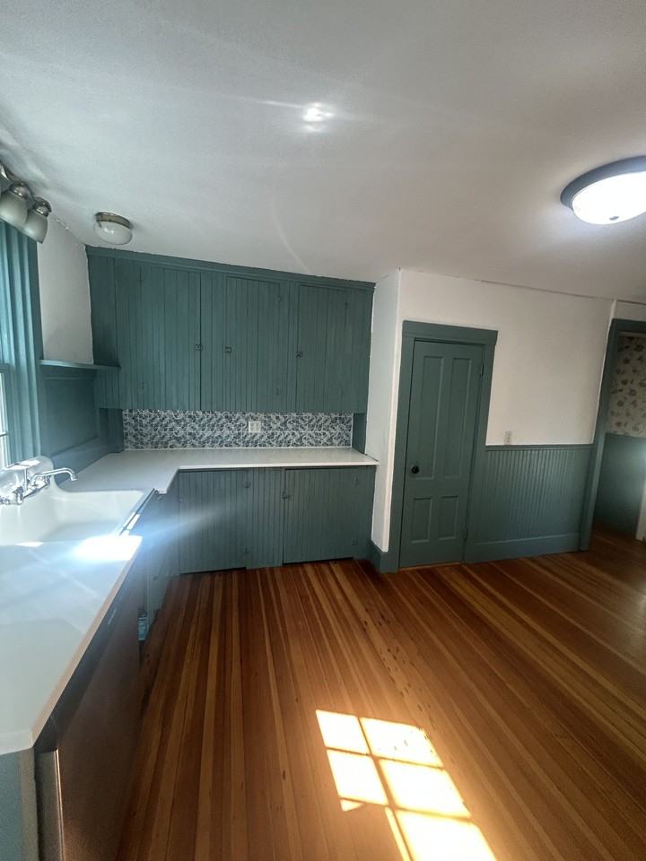 35 Noble St #1 - Photo 5 of 10