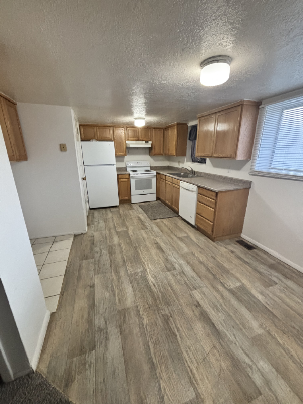 363 Noble Rd - Photo 3 of 6