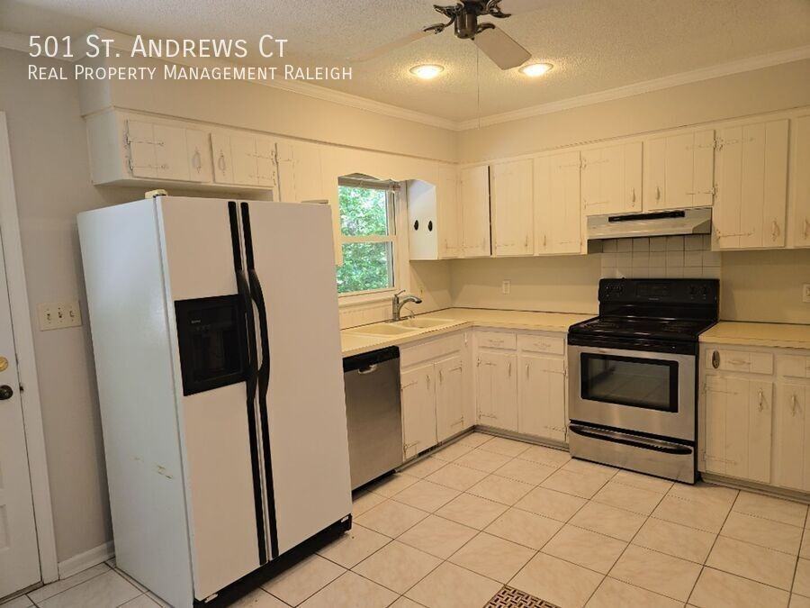 501 Saint Andrews Ct - Photo 2 of 15