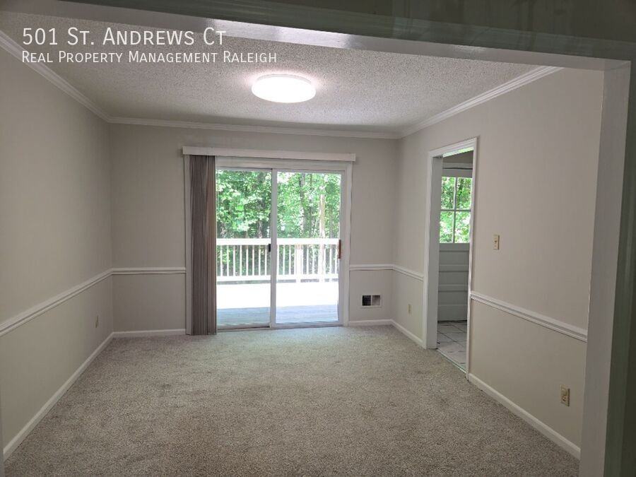 501 Saint Andrews Ct - Photo 3 of 15