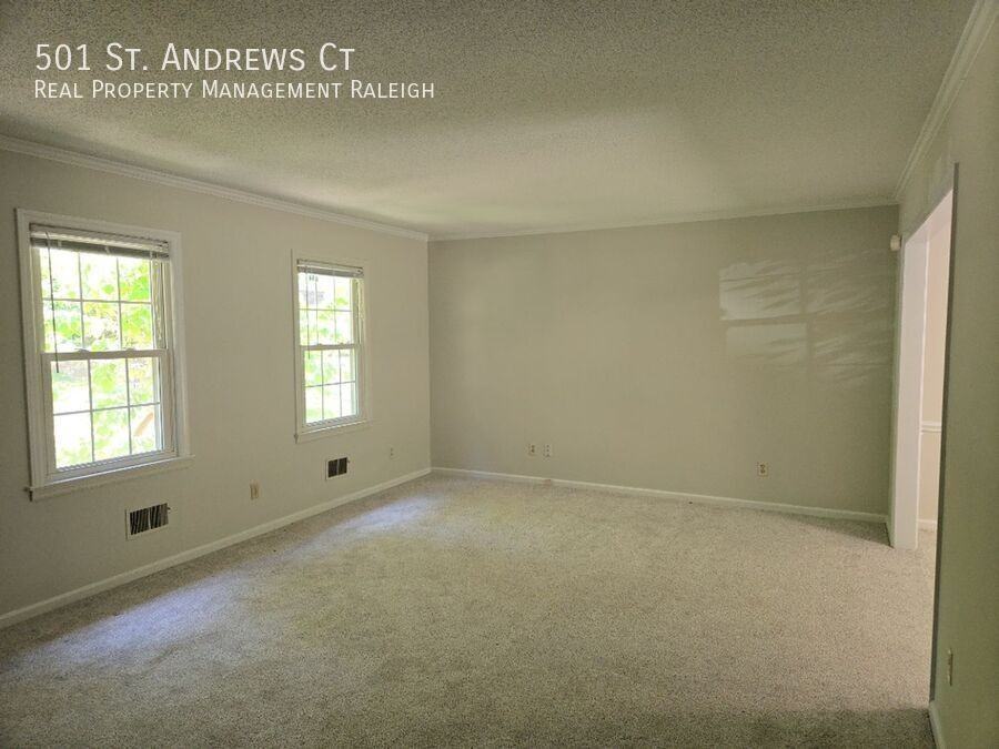 501 Saint Andrews Ct - Photo 4 of 15