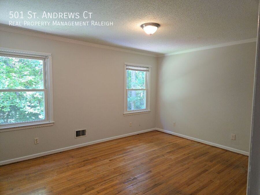 501 Saint Andrews Ct - Photo 7 of 15