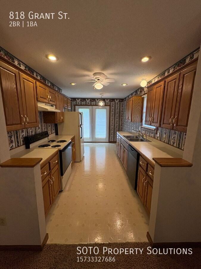 818 Grant St - Photo 4 of 19
