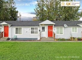 featured image of 2054 Roosevelt Ave #4