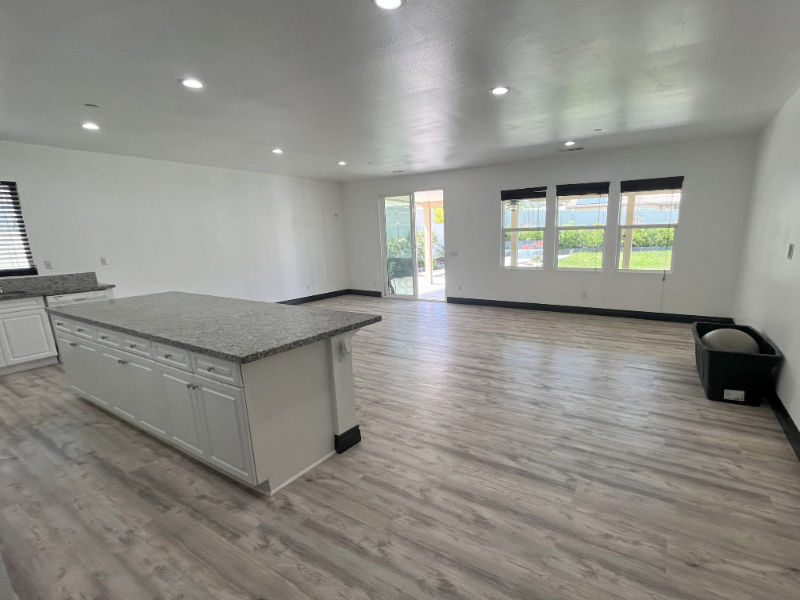 376 Valencia Ct - Photo 2 of 35