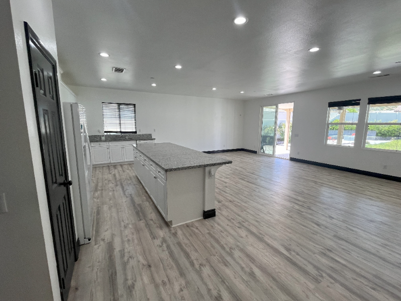 376 Valencia Ct - Photo 4 of 35