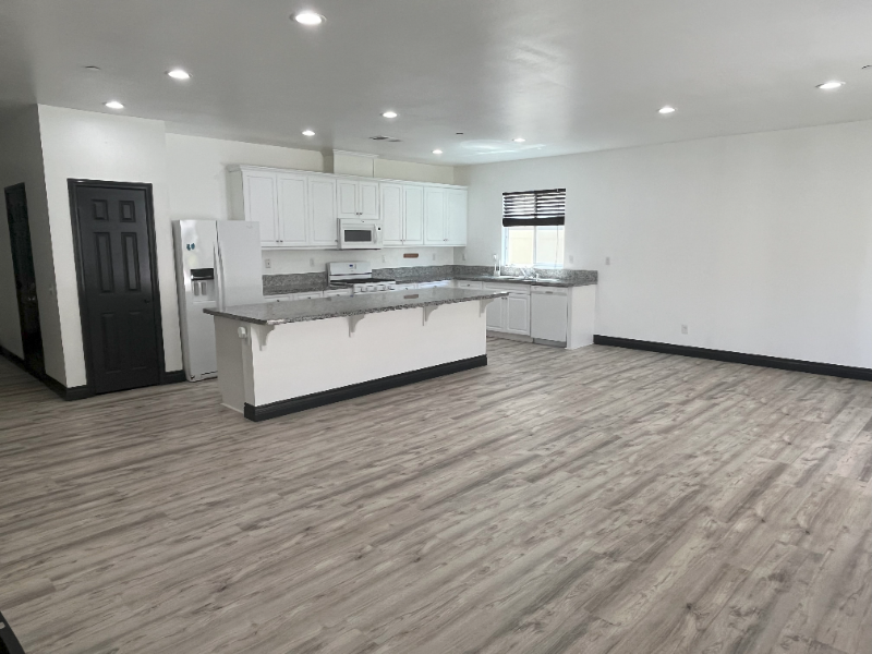 376 Valencia Ct - Photo 5 of 35
