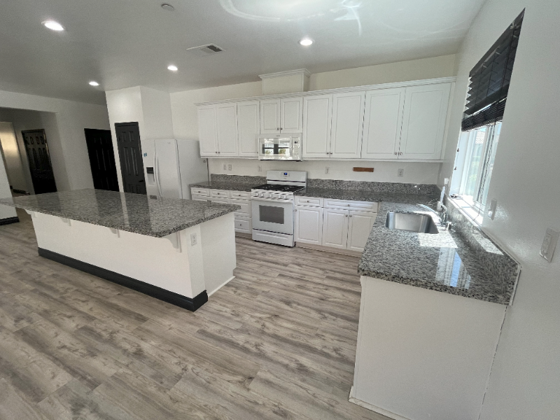 376 Valencia Ct - Photo 7 of 35