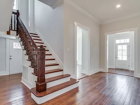 164 N Clark St - Photo 3 of 26