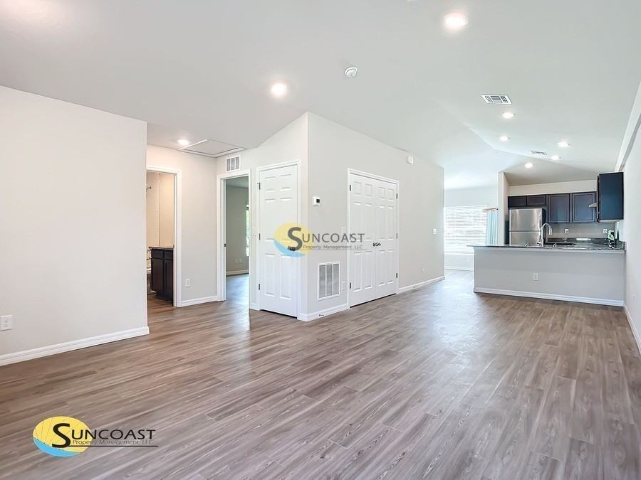 17230 Belmont Ave - Photo 3 of 16