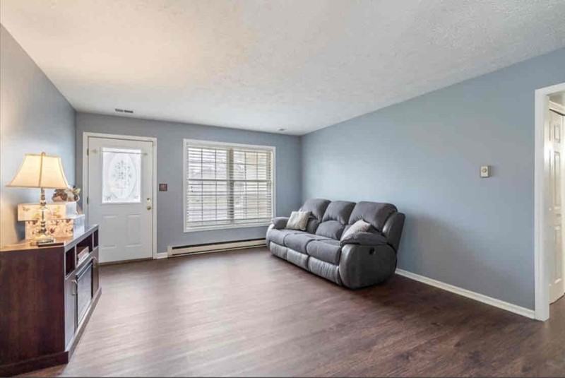 7955 Rockridge Ct - Photo 2 of 17