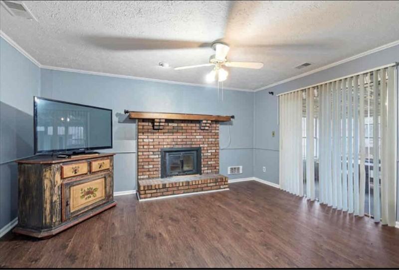 7955 Rockridge Ct - Photo 6 of 17