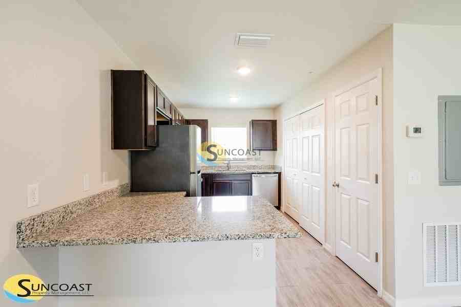 9262 N Travis Dr - Photo 6 of 30