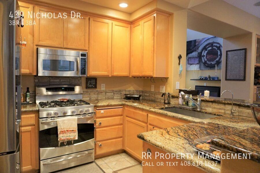 439 Nicholas Dr - Photo 6 of 33