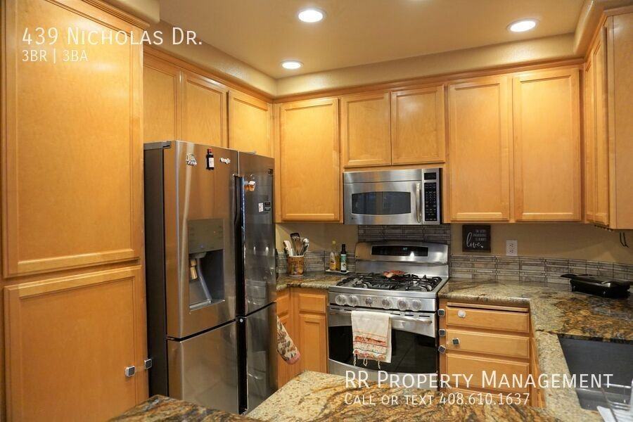 439 Nicholas Dr - Photo 7 of 33