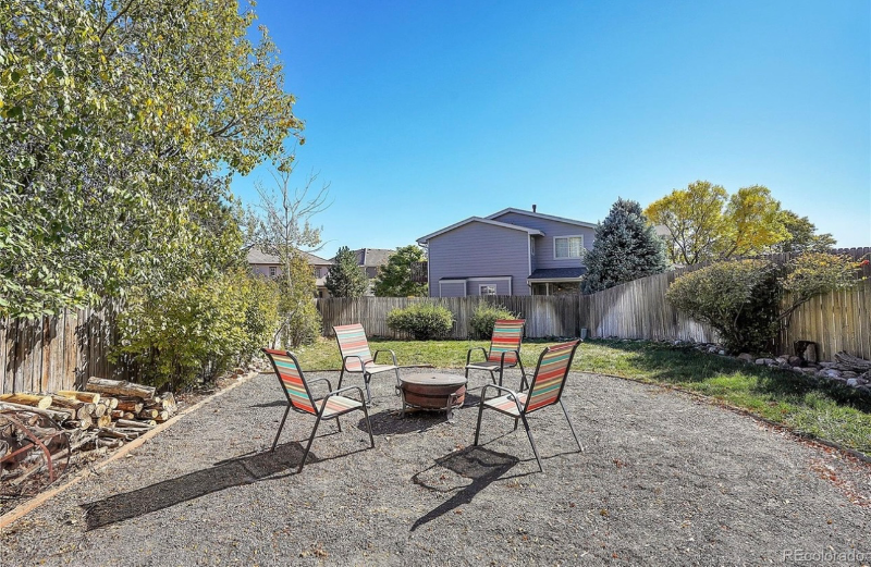 12774 Fairfax St - Photo 5 of 24