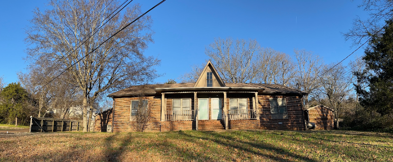 Oakwood Dr #B - Photo 5 of 9