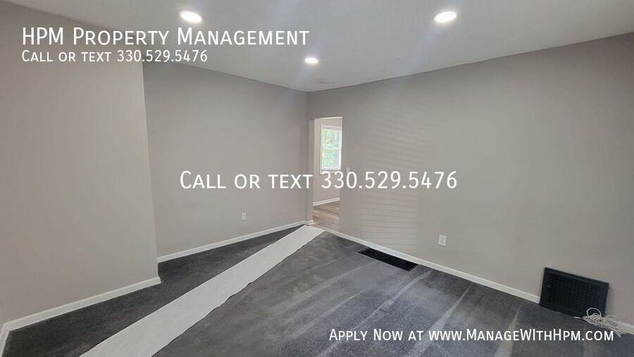 392 Bailey Ct 1st Fl - Photo 2 of 8