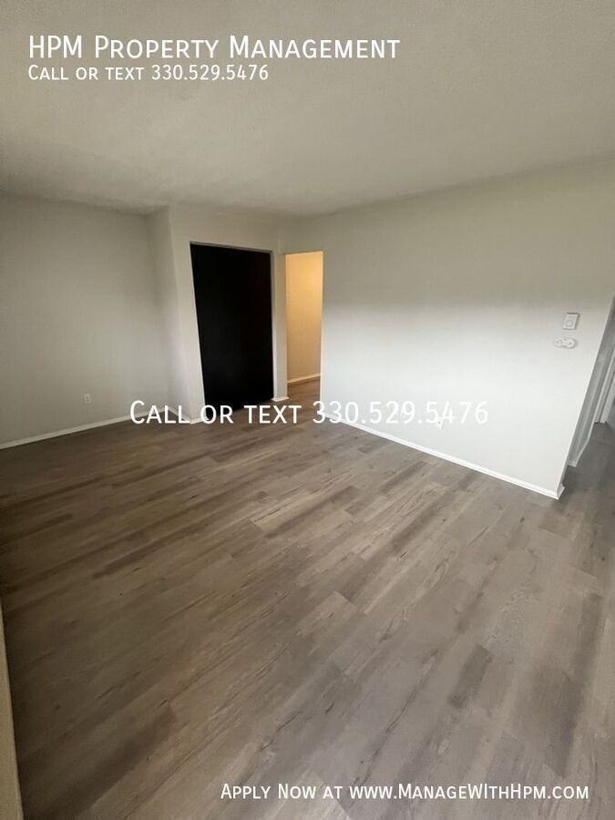1015 Howe Ave #7 - Photo 3 of 10