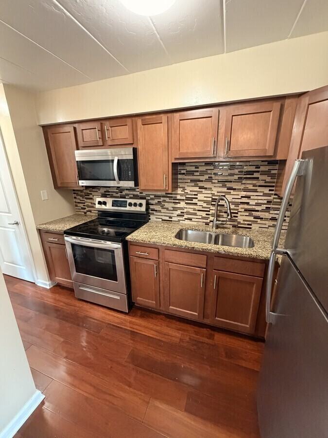 5152 Fairview Ave #6 - Photo 2 of 10