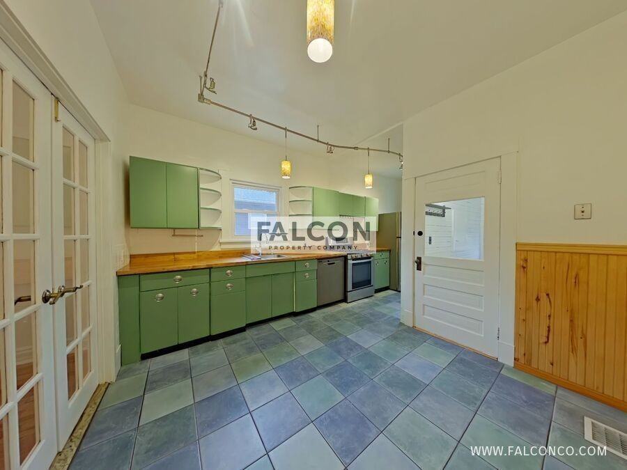 1108 N Institute St - Photo 4 of 16