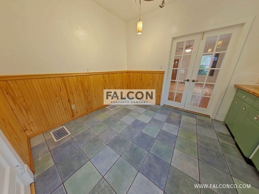 1108 N Institute St - Photo 6 of 16