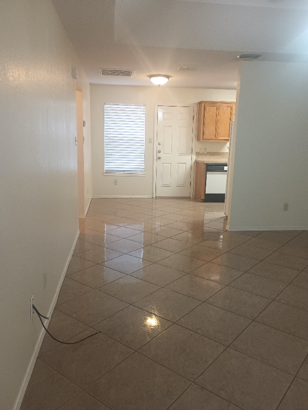 915 Lexington Cir #1 - Photo 2 of 17