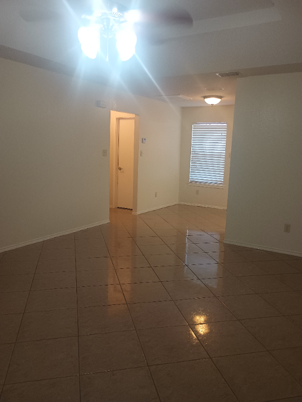 915 Lexington Cir #1 - Photo 6 of 17