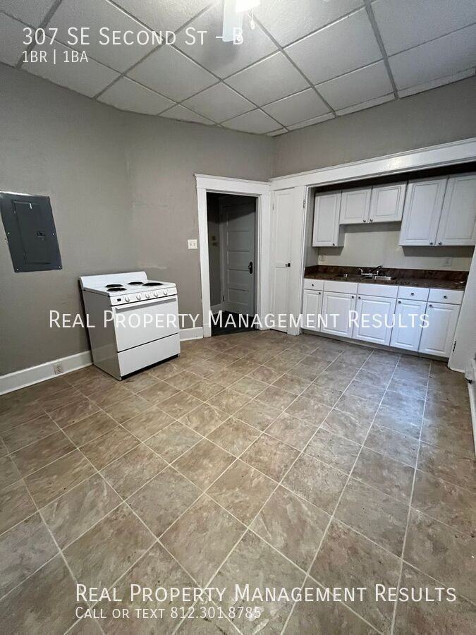 307 Se 2nd St #B - Photo 2 of 9
