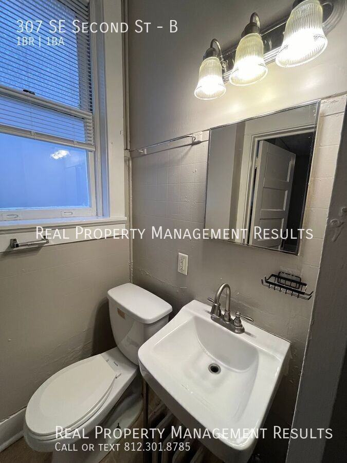 307 Se 2nd St #B - Photo 7 of 9