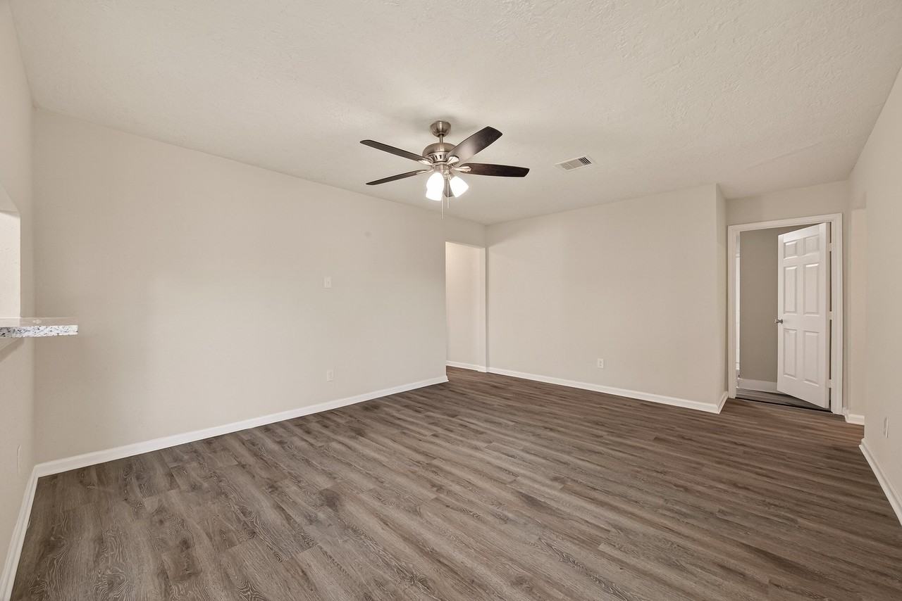 5423 Grace Point Ln - Photo 6 of 16
