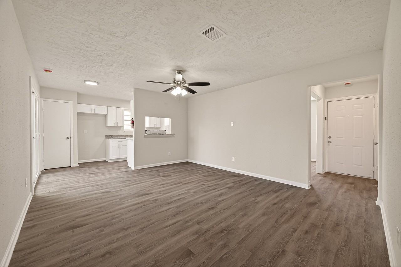 5423 Grace Point Ln - Photo 7 of 16