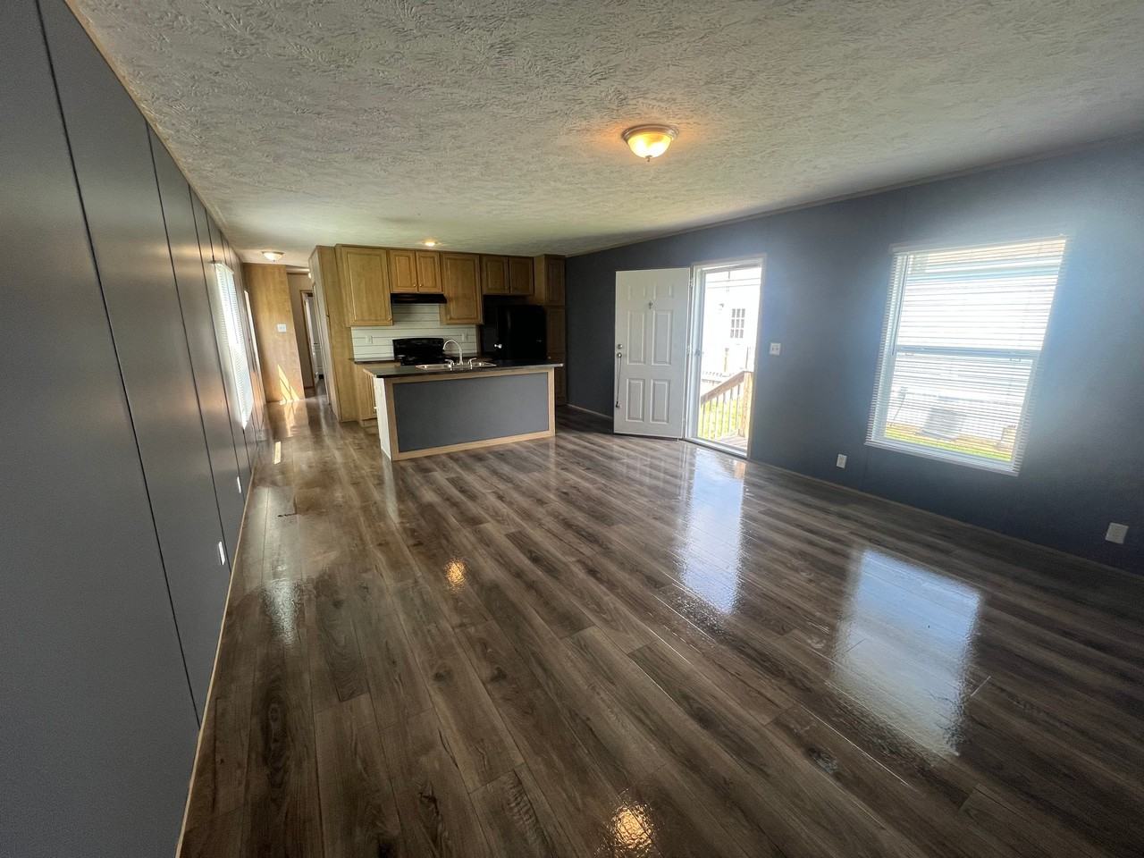 195 Peach St - Photo 4 of 10