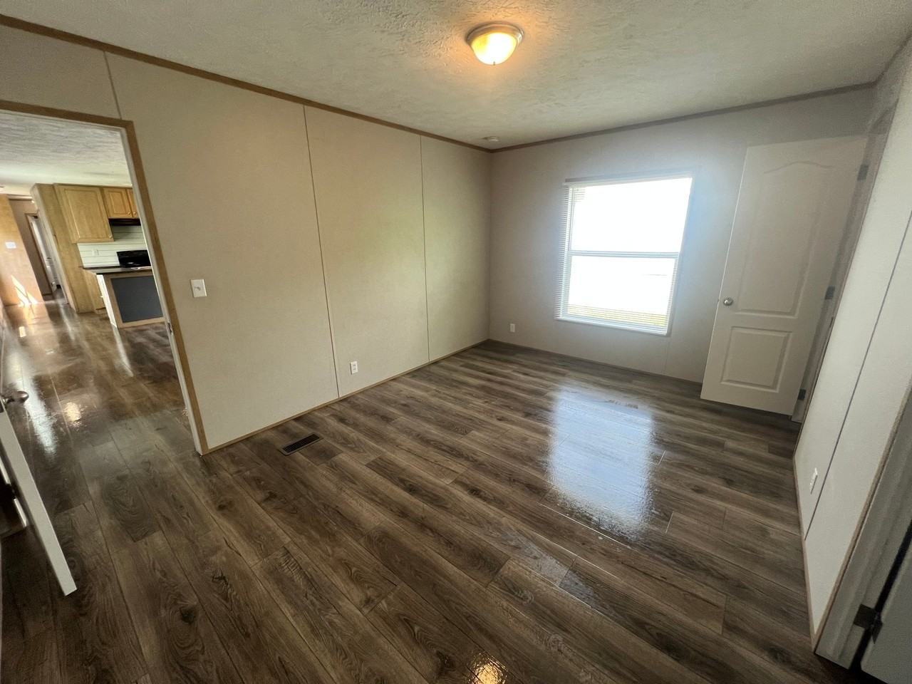 195 Peach St - Photo 5 of 10
