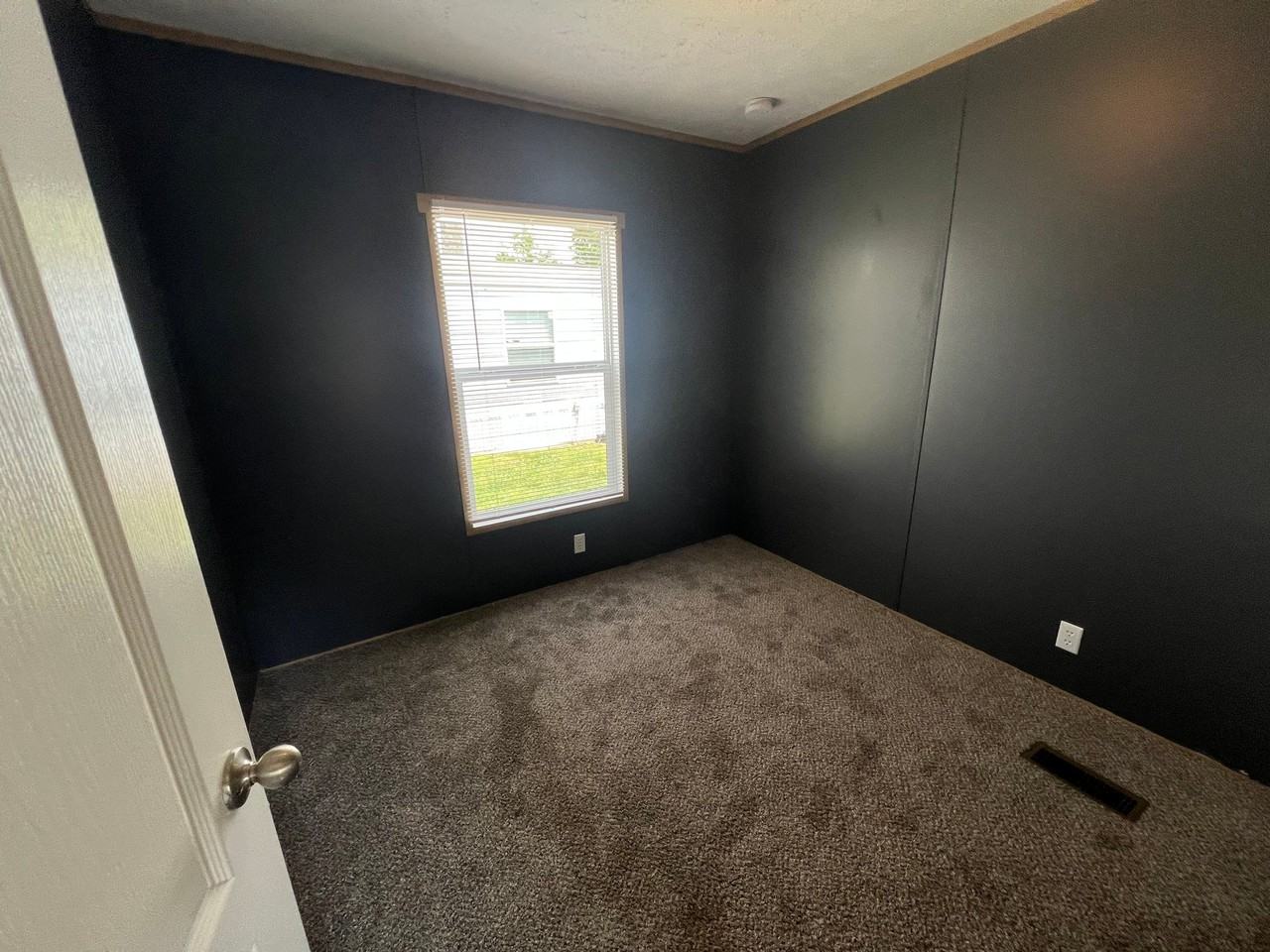 195 Peach St - Photo 7 of 10