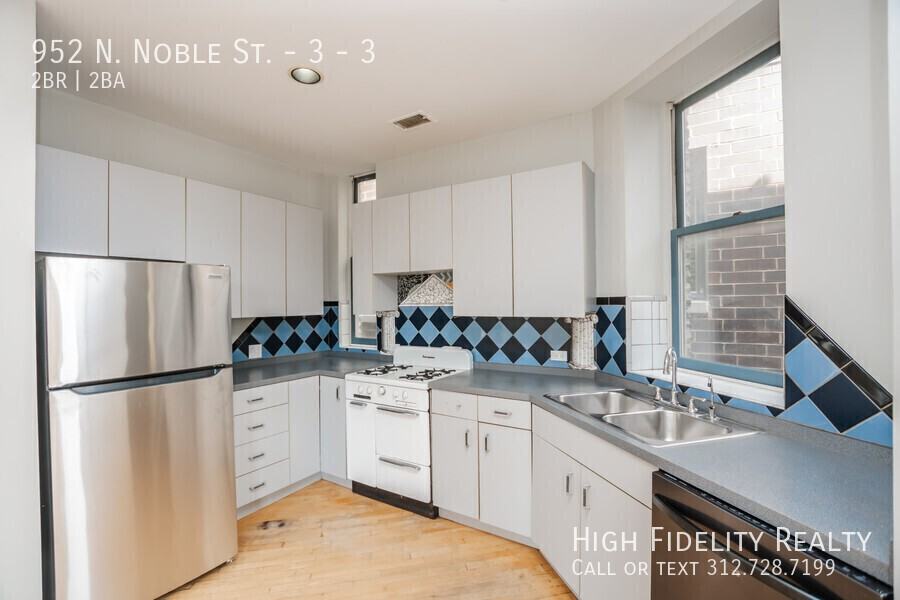 952 N Noble St #3 - Photo 3 of 10