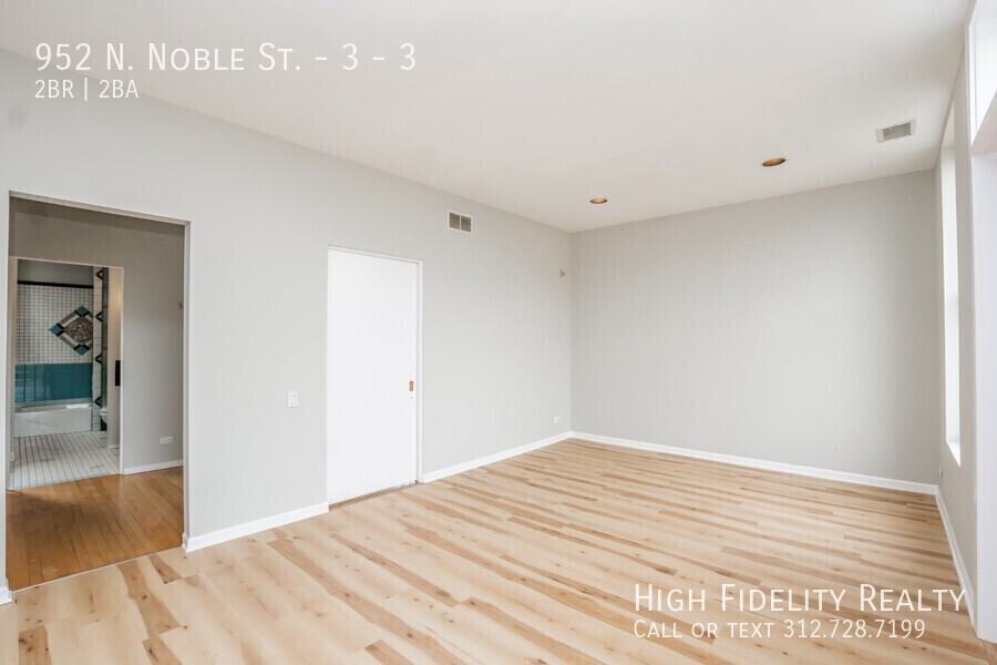 952 N Noble St #3 - Photo 6 of 10