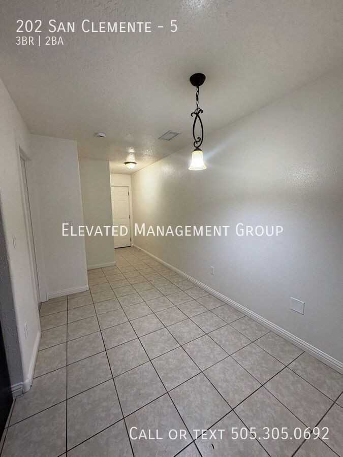 202 San Clemente Ave Nw #5 - Photo 4 of 23