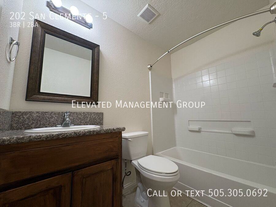 202 San Clemente Ave Nw #5 - Photo 5 of 23
