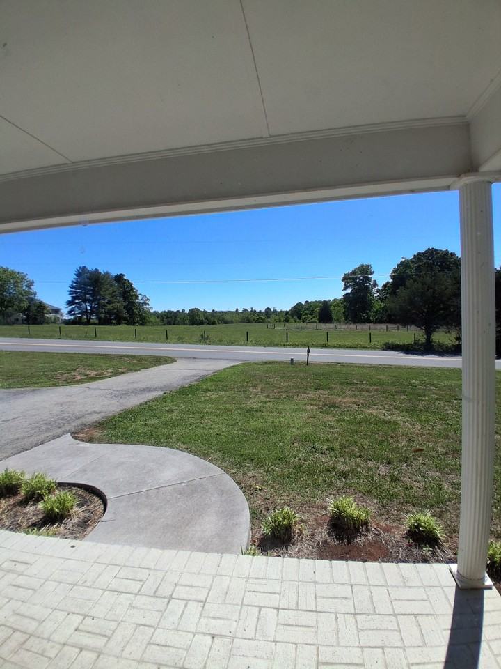 613 Timber Ridge Rd - Photo 6 of 15